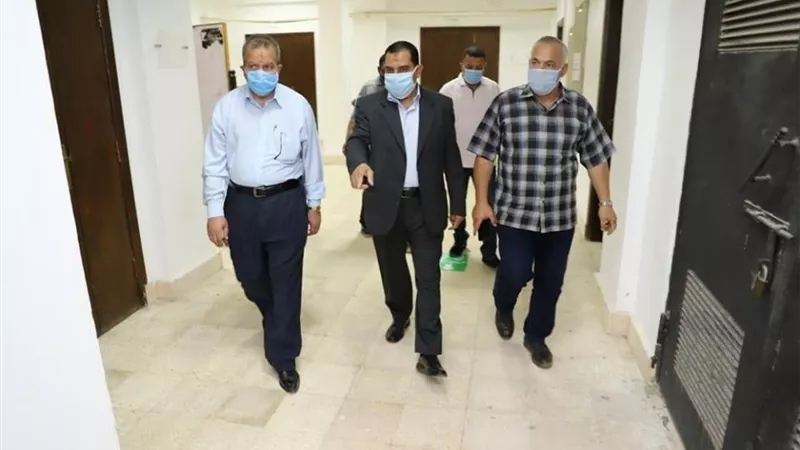 رئيس جامعة السويس يتفقد أول أيام امتحانات الفصل الدراسي الثاني