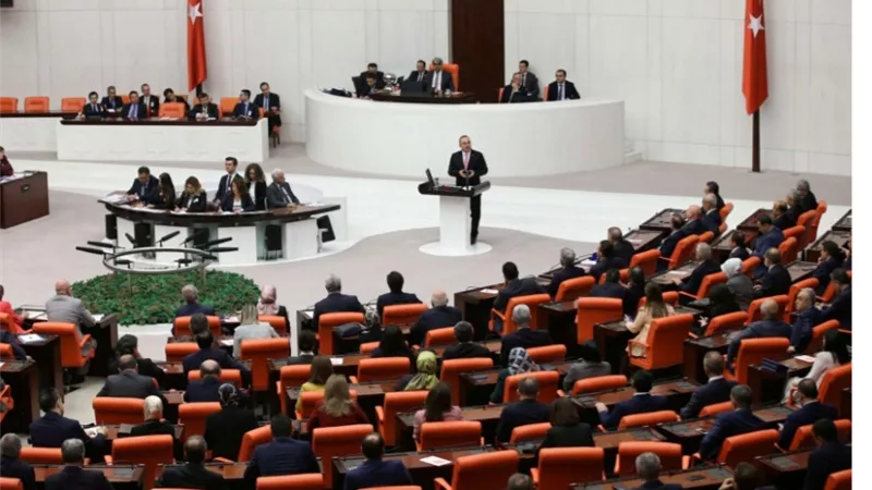 تحت قبة البرلمان.. المعارضة تسأل أردوغان عن تبرعات كورونا