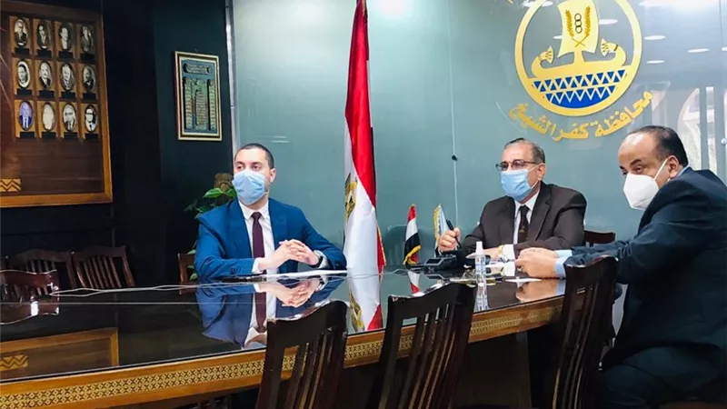 تسليم 11 عقد تقنين أراضي أملاك الدولة بكفرالشيخ