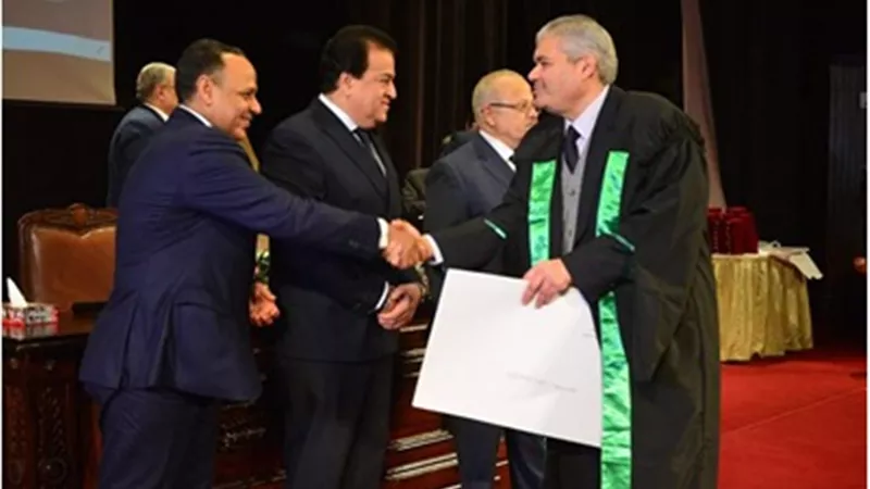 البحث العلمي :فوز عالم مصري بدرجة أستاذ شرفي بمعهد جورج جرين بالمملكة المتحدة