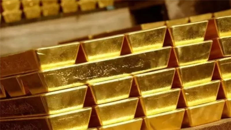 الذهب يقترب من ذروة 8 أعوام مع عودة مخاوف كورونا