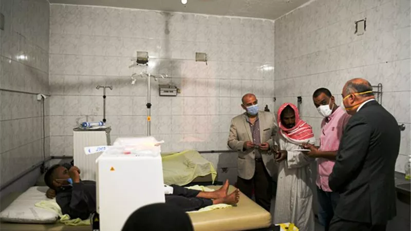 إحالة العاملين بوحدة سمهود والنوبتجية فى مستشفى دشنا للتحقيق.. بالصور