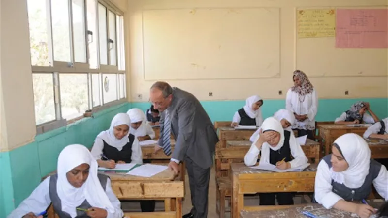 نقل 3 حالات اشتباه كورونا بالثانوية الى حميات ادفو ومستشفى دراو فى أسوان
