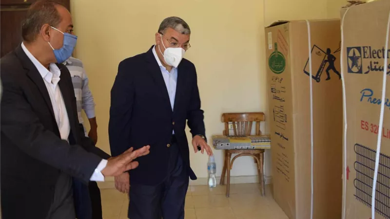 محافظ المنيا : فرش وتجهيز عمارة سكنية بمطاى لعزل مصابى كورونا