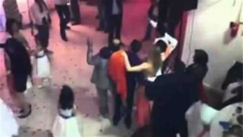 اعتداء وحشي على راقصة في أحد الأعراس يثير ضجة على السوشيال ميديا.. فيديو