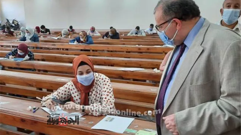 نائب رئيس جامعة السادات يتابع أعمال الامتحانات بكلية التجارة
