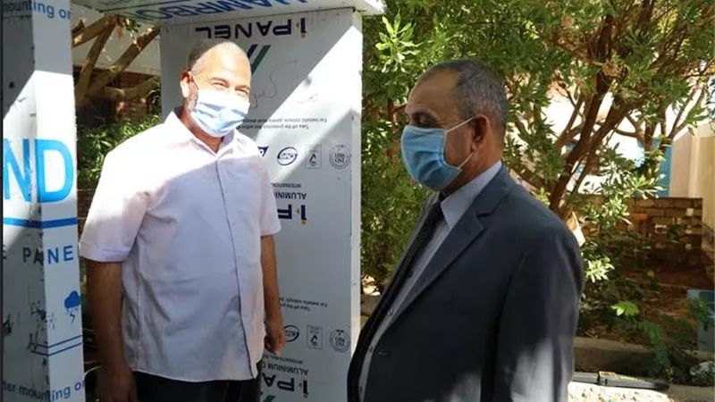 مدير تعليم الوادى الجديد يتدخل وينهى أزمة طالبة البوكليت بزيارة لمنزلها