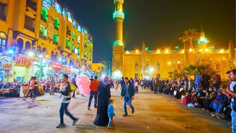 تعرف على أسباب غلق مسجد الحسين والتحقيق مع العاملين