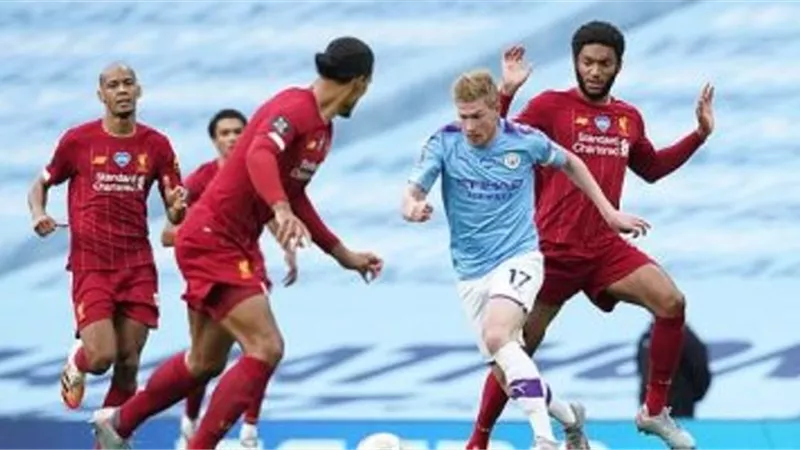 مان سيتي ضد ليفربول .. السيتي يسجل الرابع عن طريق النيران الصديقة