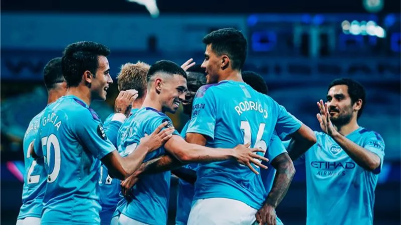 بعد تتويجه بلقب الدورى.. ليفربول يسقط أمام مانشسترسيتى برباعية نظيفة