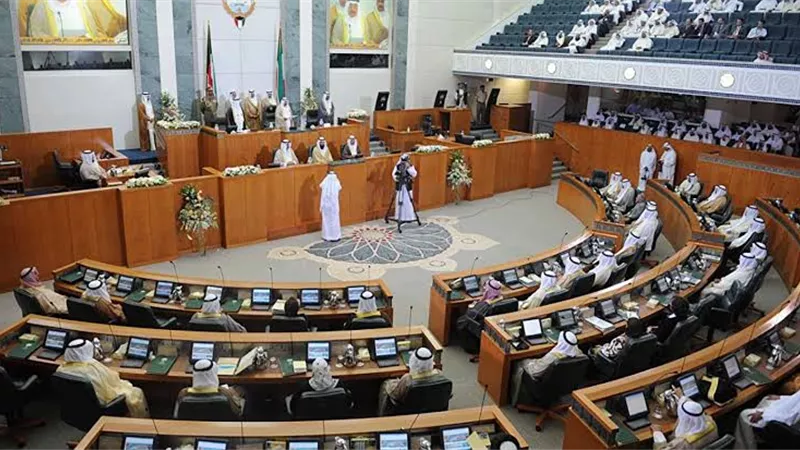 صحيفة كويتية: مقترح نيابي بترحيل 3 ملايين وافد العام المقبل