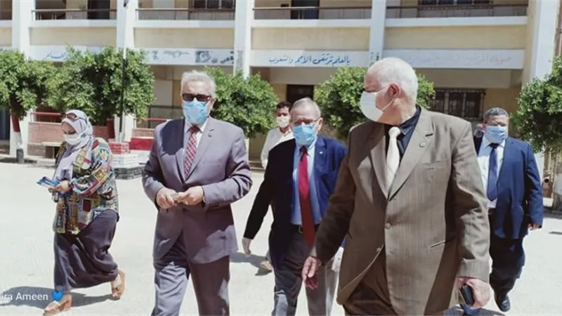 محمد مجاهد يتفقد استعدادات مدارس طوخ للامتحانات العملية للدبلومات الفنية