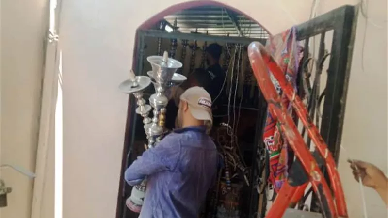 اغلاق جيم بوسط القاهرة وقطع المرافق عن المقاهى بشارع بورسعيد.. بالصور