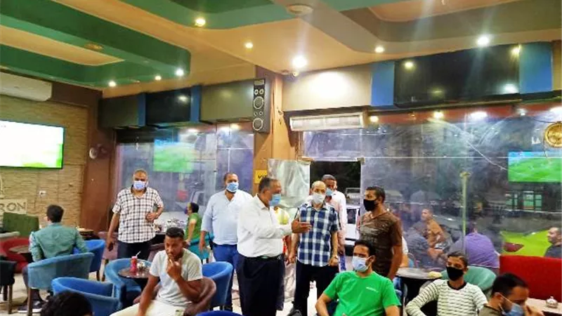 محافظ أسيوط: حملات يومية للتأكد من تطبيق الإجراءات الاحترازية بالمطاعم والمقاهى.. بالصور