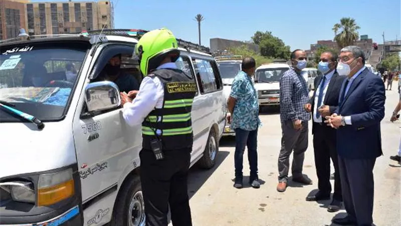 محافظ المنيا يسحب تراخيص السيارات المخالفة لتطبيق الاجراءات الاحترازية.. بالصور
