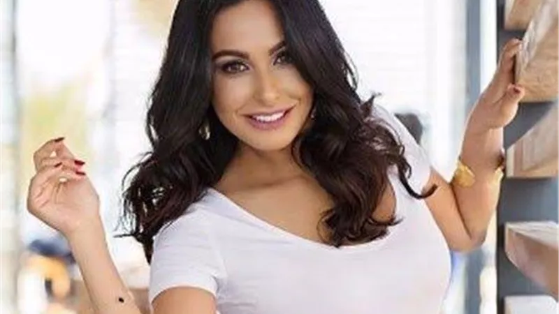 إنذار لنقيب الممثلين بشأن ميس حمدان .. تعرف عليه
