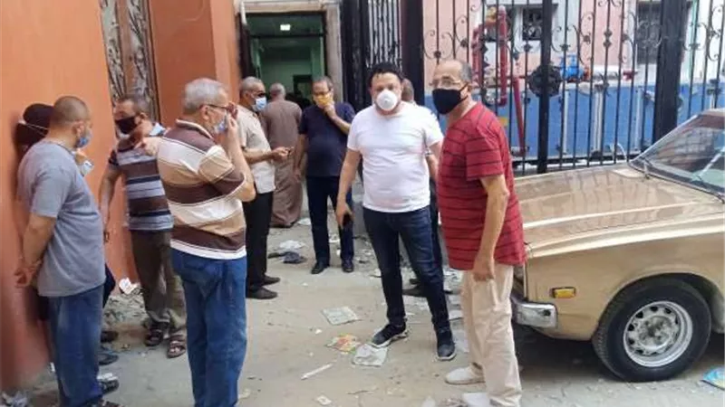 خروج جثمان الفنان محمود جمعة من مستشفى جامعة بنها.. صور