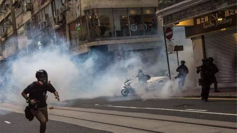 الصين تعلن موقفها من بريطانيا حال تغيير قانون التجنيس لسكان هونج كونج