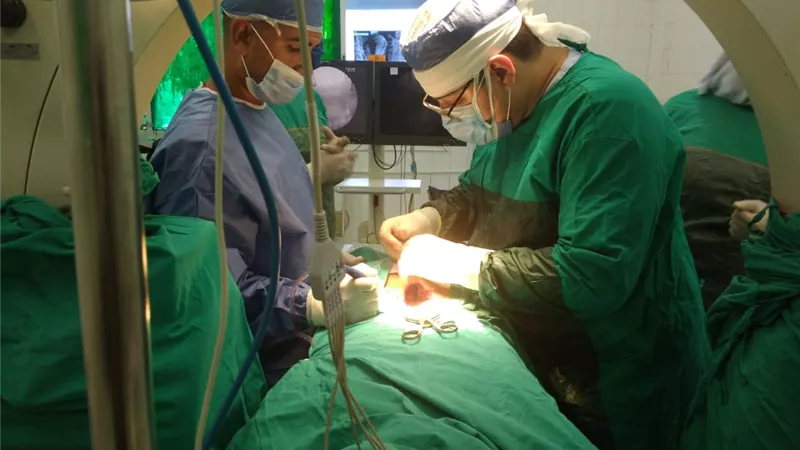إجراء جراحة عاجلة لثتبيت إنزلاق غضروفي للمرة الثانية بمستشفي الصالحية