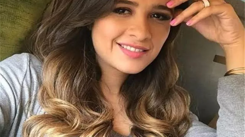 ياسمين عبدالعزيز تثير الجدل من جديد بشأن حملها .. صورة
