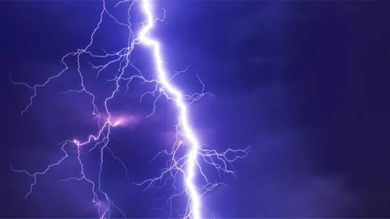 تعرف على الأماكن الأكثر أمانا خلال العواصف الرعدية