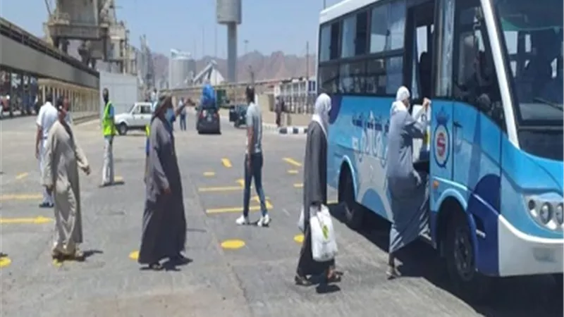 وزير النقل يتابع وصول 1036 راكب عالقا بالسعودية والاردن لميناءى سفاجا ونويبع