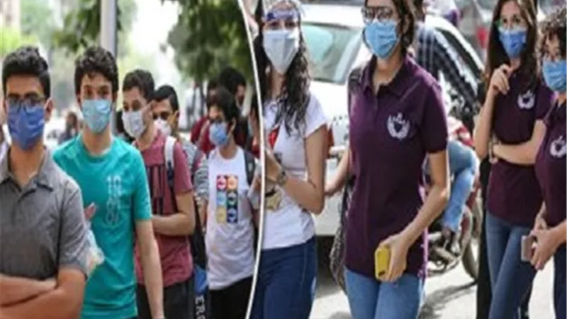 طلاب علمى علوم للثانوية العامة يؤدون امتحان الاحياء