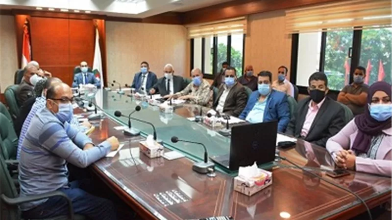 نائب محافظ سوهاج يبحث تطوير منظومة الشكاوى الحكومية
