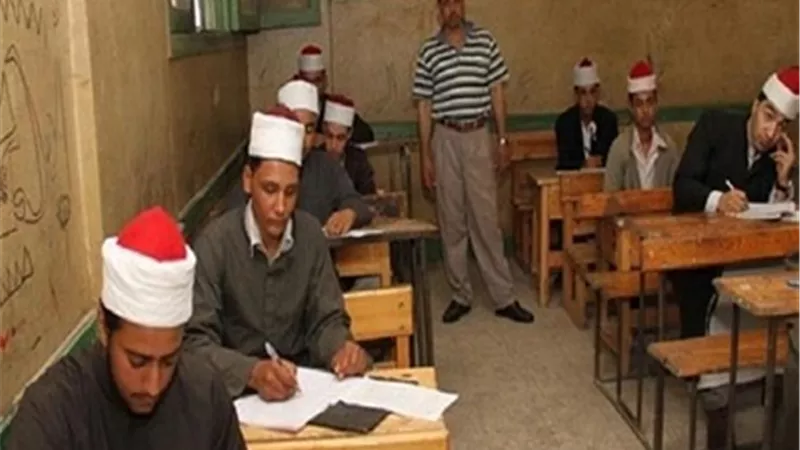استبعاد 5 ملاحظين وإصابة طالبتين بإعياء وضبط طالب غشاش بالثانوية الأزهرية بالشرقية