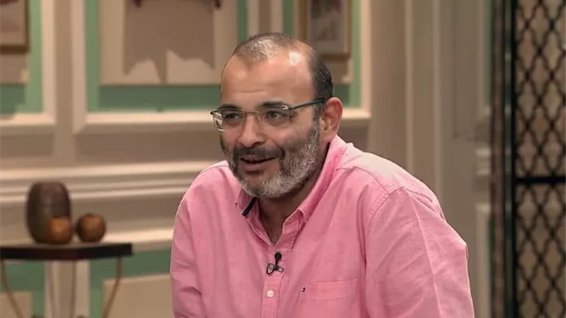 ايمن بهجت قمر ينعى المخرج مجدى ابو عميرة فى رحيل والدته