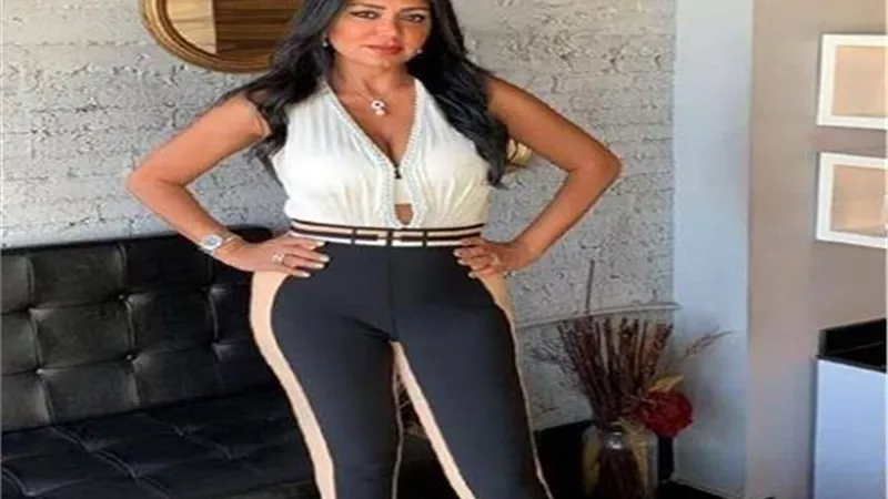 رانيا يوسف تمارس الرياضة داخل الجيم برفقة مدرب المشاهير.. فيديو