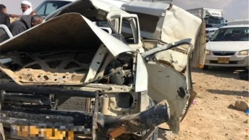 مصرع مواطن وإصابة ٧ في تصادم سيارة بيجو ٧ راكب مع سيارة نقل