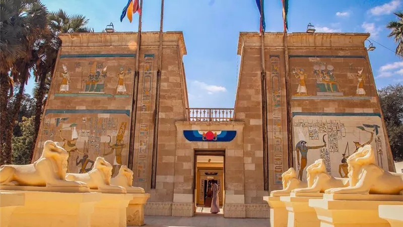 القرية الفرعونية بالجيزة تفتح أبوابها للزائرين بإجراءات احترازية .. فيديو