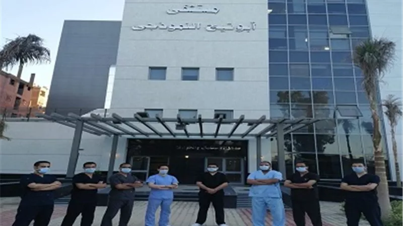 أطباء الفوج الخامس من كلية طب الأزهر بأسيوط والمستشفى الجامعي في مستشفى العزل بأبوتيج لعلاج مرضى Covid 19