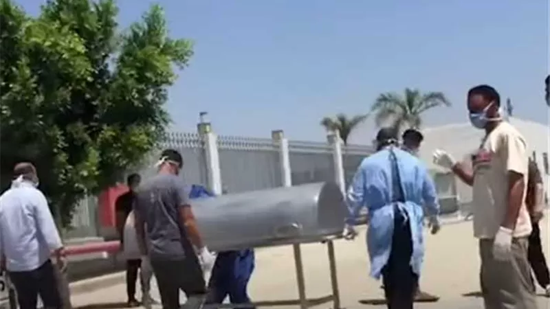 خروج جثمان الفنانة رجاء الجداوي من مستشفى العزل متجهأ لمقابر البساتين