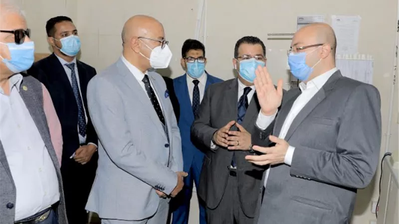 محافظ بني سويف يتفقد العمل بالمركز الإقليمي للدم