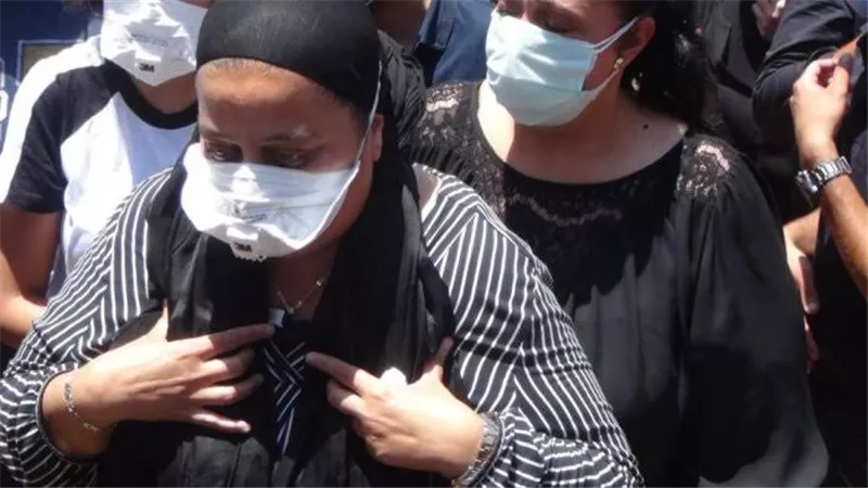 اول تعليق من ابنة الراحلة رجاء الجداوى بعد تشيع الجنازة