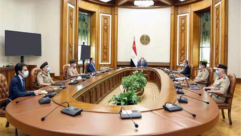 الرئيس السيسي يطلع على خطط وجهود سلاح الإشارة لتأمين العمق الغربى لمصر