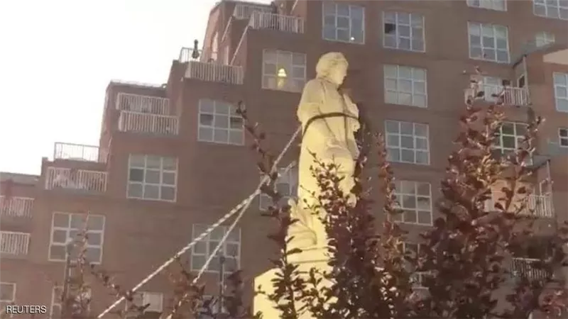 لماذا أسقط متظاهروا امريكا تمثال كريستوفر كولومبوس؟