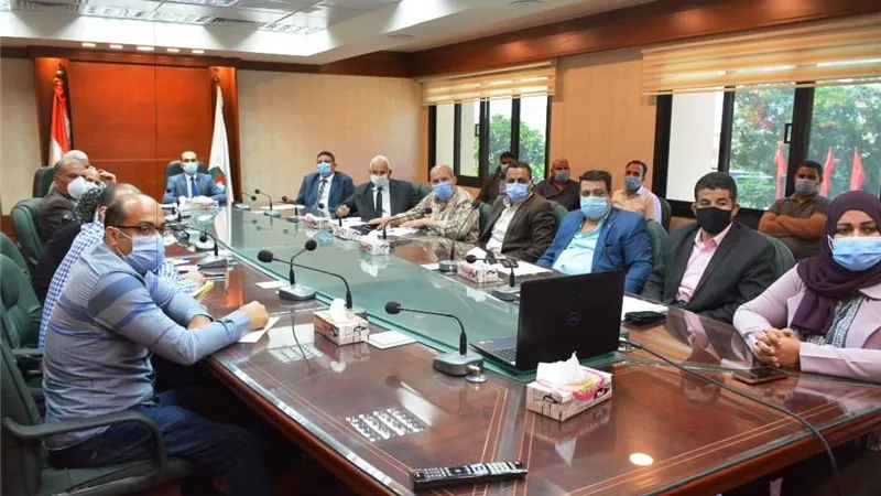 نائب محافظ سوهاج يبحث آليات تطوير منظومة الشكاوى الحكومية وربطها بمنظومة المراكز التكنولوجية