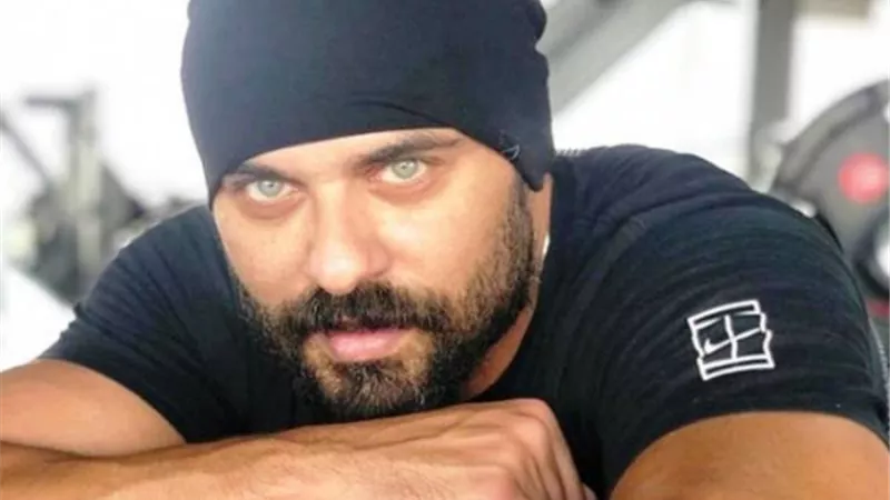 تعليق نارى من أحمد صلاح حسني على فتاة عرضت عليه الجواز.. فيديو