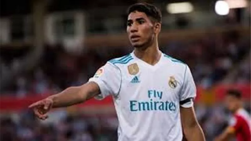 وكيل حكيمى: زيدان السبب فى رحيله عن ريال مدريد