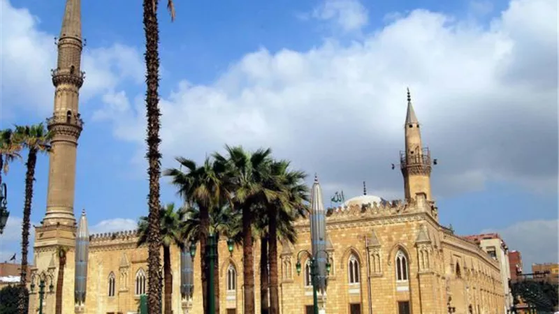 الأوقاف تقرر إعادة فتح مسجد الإمام الحسين جزئيا الأربعاء المقبل