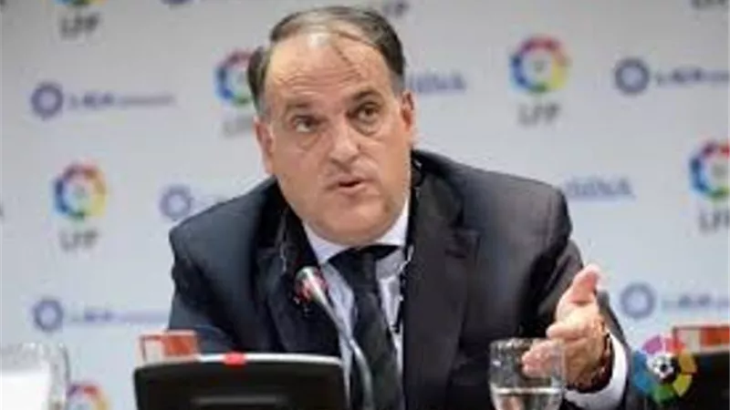 رئيس الدوري الإسباني ينتقد ريال مدريد على تصرفه مع الحكام وتقنية 