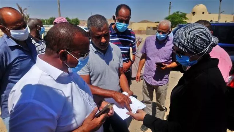تحديد مسار خط كهرباء ربط قرية النصر بالشبكة الموحدة فى سفاجا