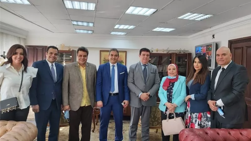تفاصيل لقاء حسين زين بالقائم بأعمال 