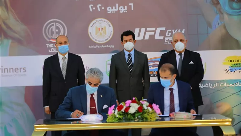 وزير الشباب يشهد بروتوكول بين نادي 
