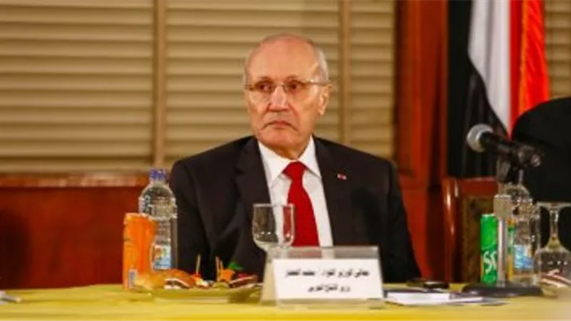 نقيب الصحفيين ينعي الفريق محمد العصار: قاتل وناضل بشرف فى ساحات القتال ومواقع الإنتاج