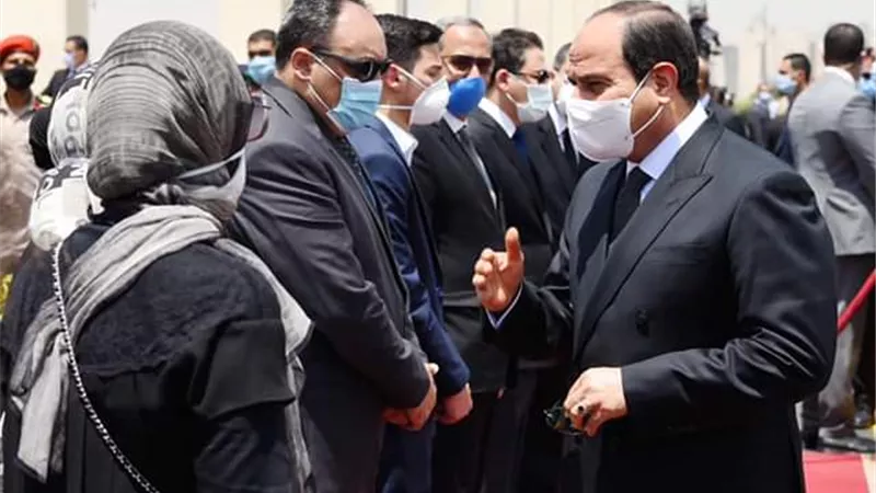 الرئيس السيسي يقدم واجب العزاء لأسرة الفريق العصار