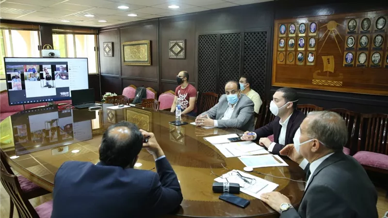 محافظ كفرالشيخ يعقد اجتماعاً مع رؤساء المراكز والمدن عبر تقنية الفيديو كونفرانس
